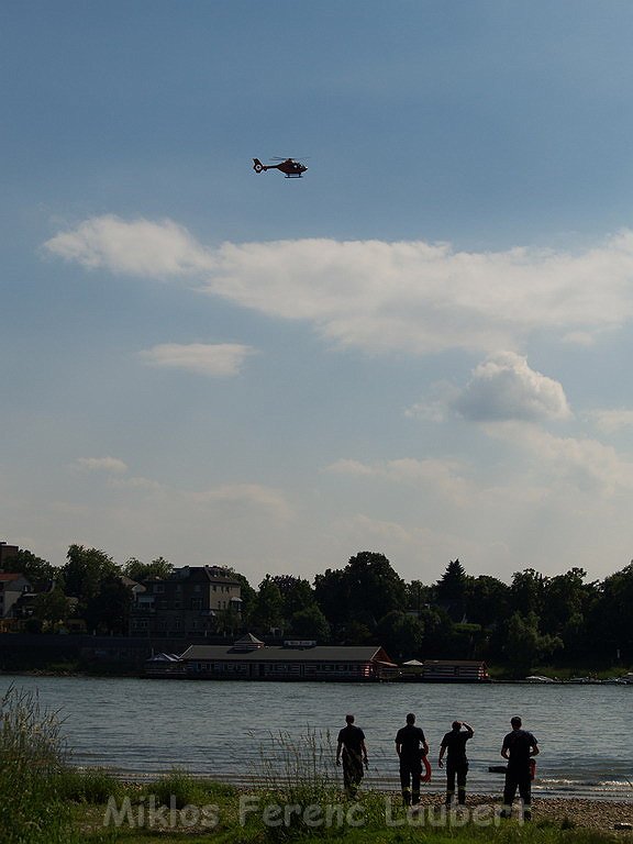 Einsatz Loeschboot Rettungsboot PRhein Koeln Rodenkirchen P09.JPG